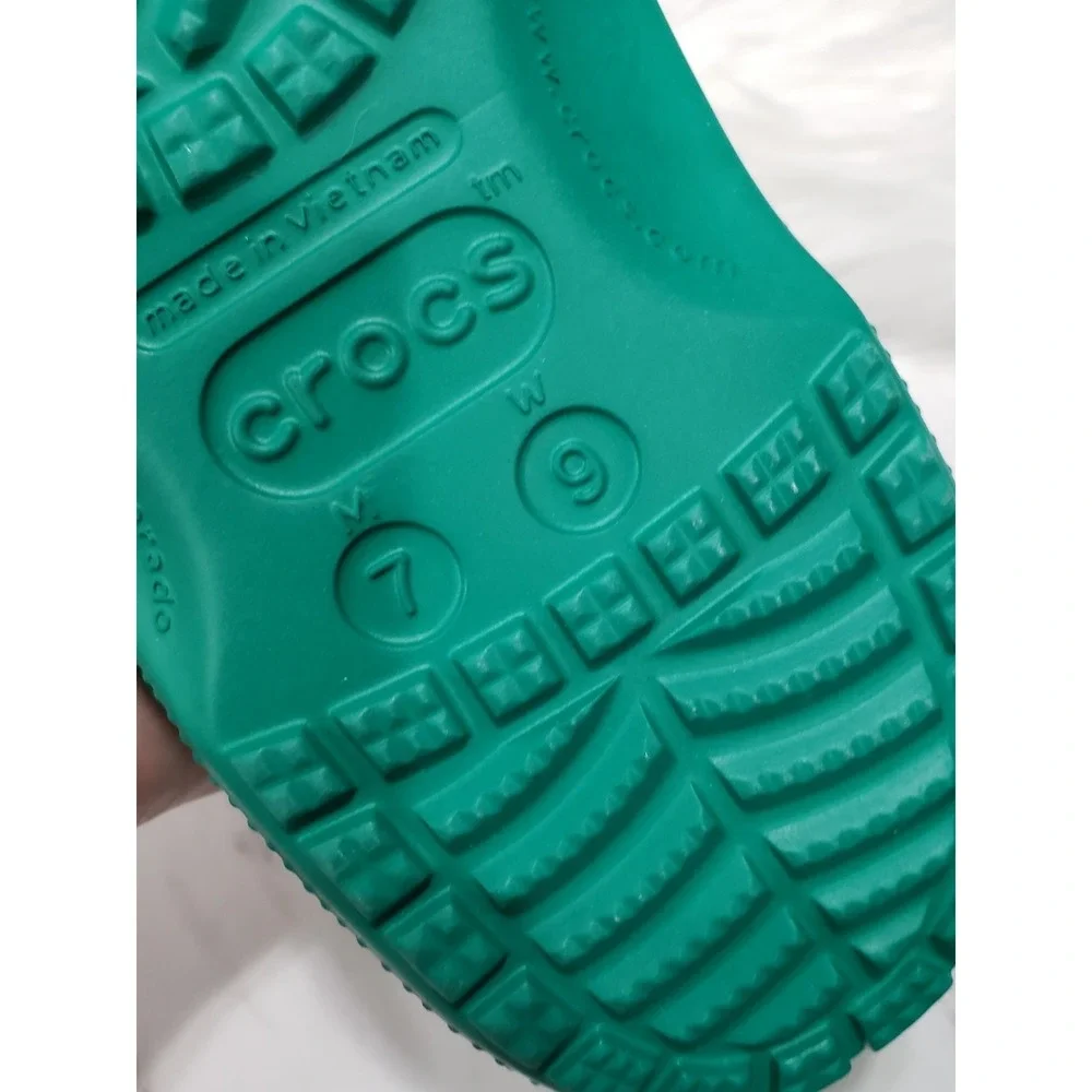 Crocs Classic Clog Green Mens 7 / Womens 9 Deep Green Slip On Shoes 10001-3TJ